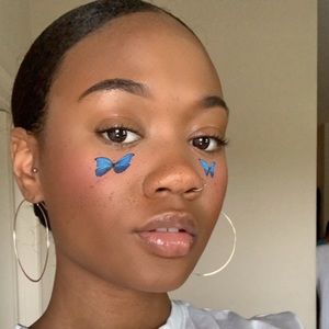 Meet your Posher, Amaris